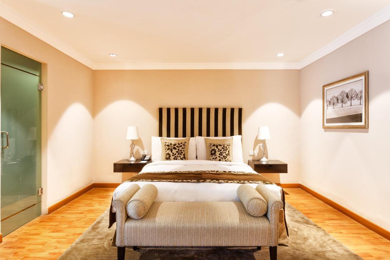 The Claridges New Delhi Hotel Екстериор снимка A bedroom at the Taj Mahal Palace