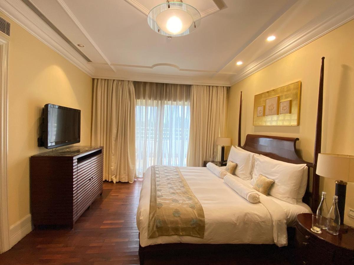 The Claridges New Delhi Hotel Екстериор снимка A bedroom at the Taj Bengal