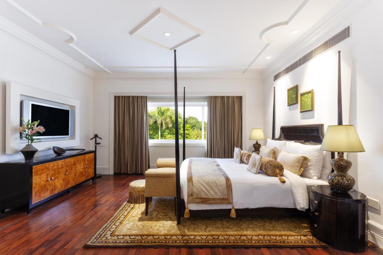 The Claridges New Delhi Hotel Екстериор снимка A bedroom at the hotel