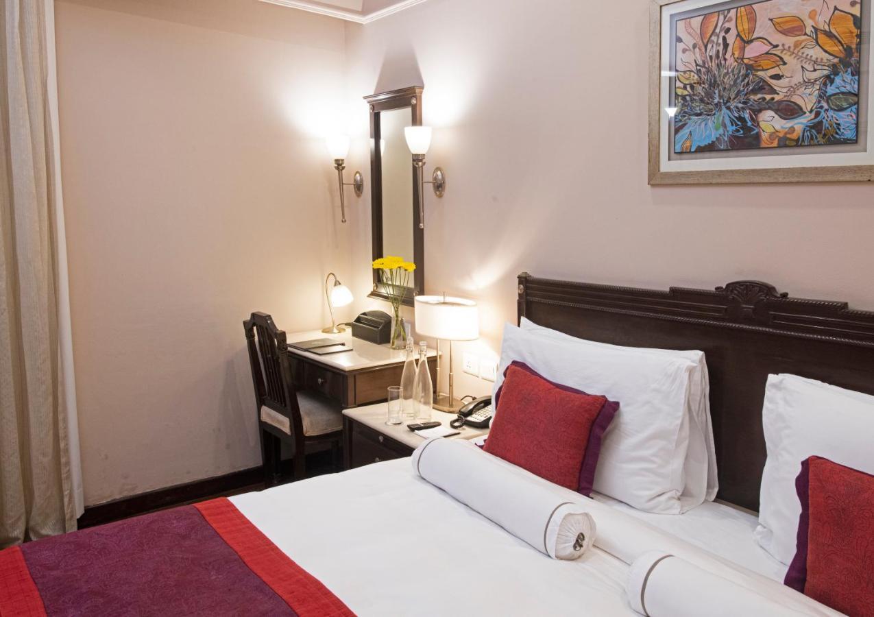 The Claridges New Delhi Hotel Екстериор снимка A room at the hotel