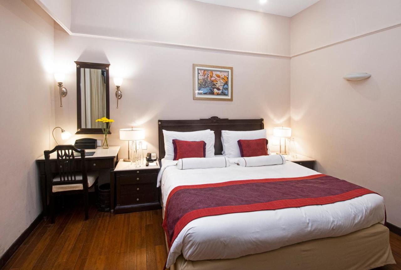 The Claridges New Delhi Hotel Екстериор снимка A room at the hotel