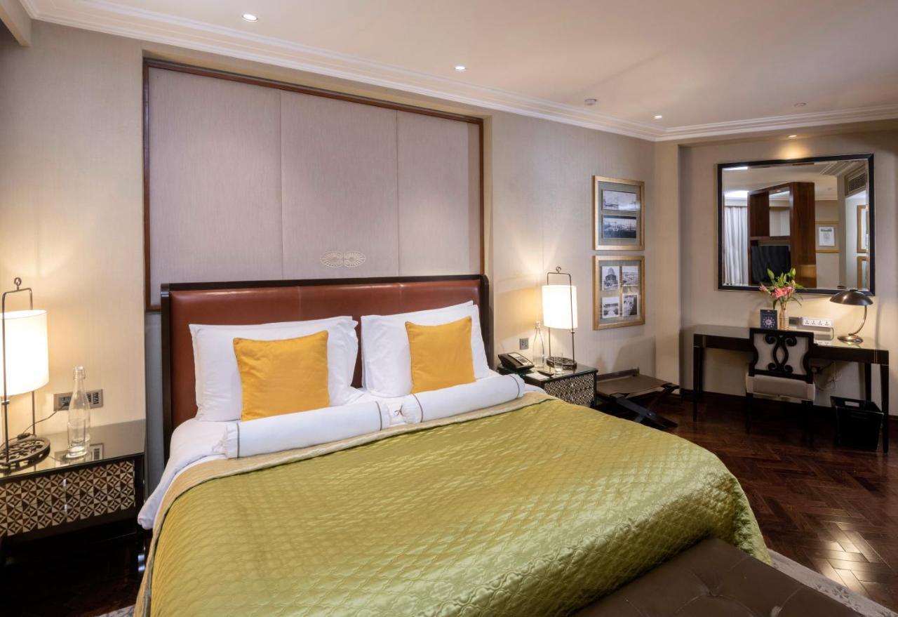 The Claridges New Delhi Hotel Екстериор снимка A room at the Taj Mahal Palace