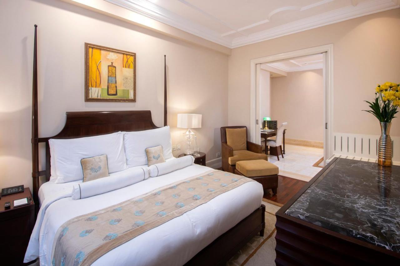 The Claridges New Delhi Hotel Екстериор снимка A suite at the Taj Mahal Palace