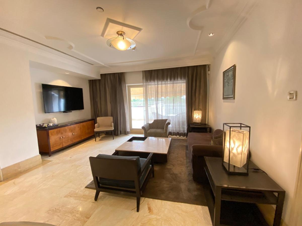 The Claridges New Delhi Hotel Екстериор снимка