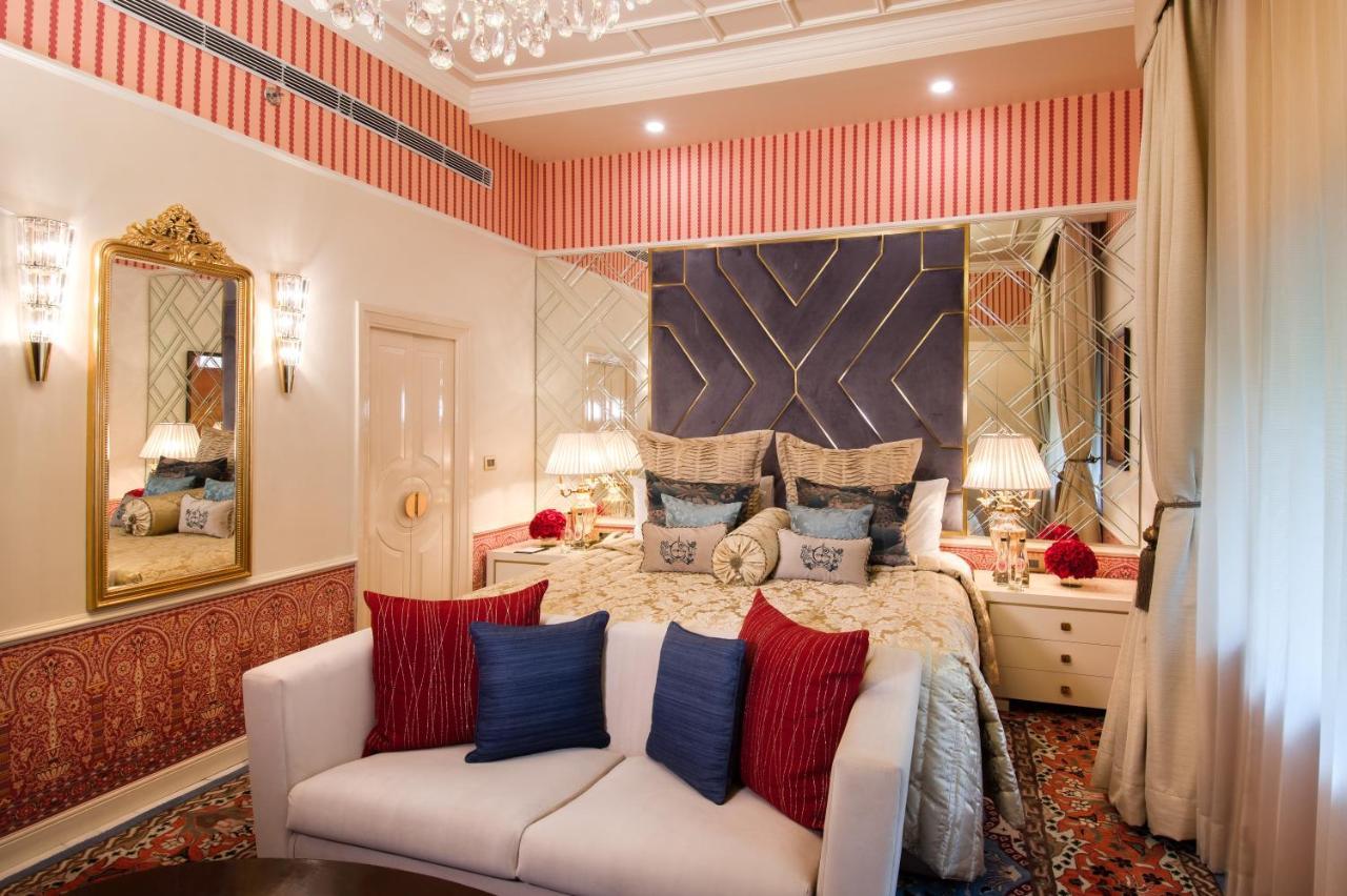 The Claridges New Delhi Hotel Екстериор снимка A bedroom at the Taj Mahal Palace