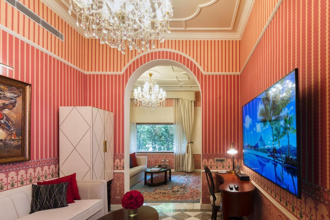 The Claridges New Delhi Hotel Екстериор снимка A suite at the Taj Mahal Palace