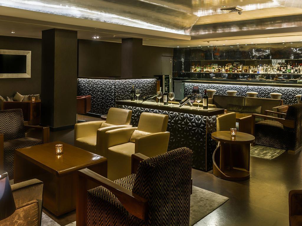 The Claridges New Delhi Hotel Екстериор снимка The bar at the Concourse Lounge