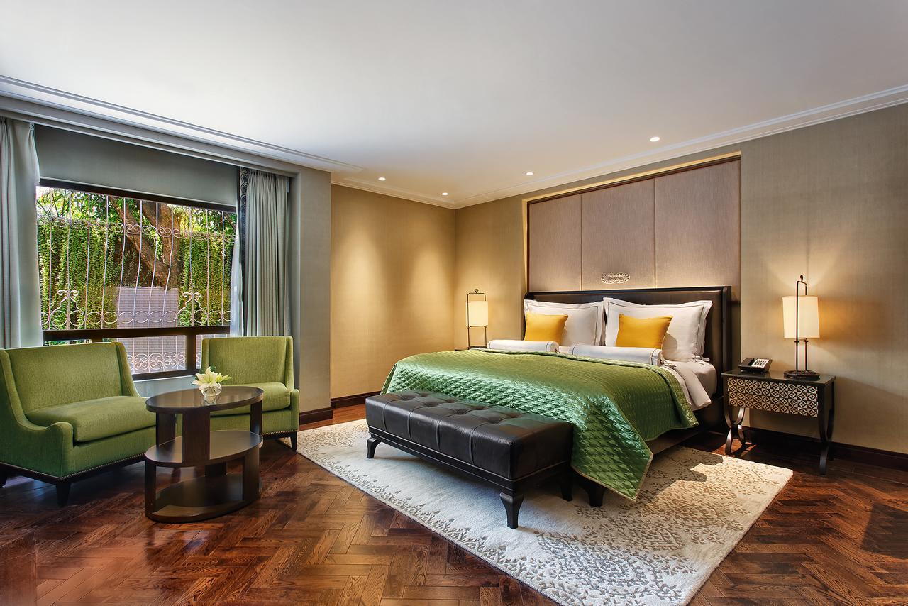 The Claridges New Delhi Hotel Екстериор снимка A bedroom at The Oberoi, Mumbai