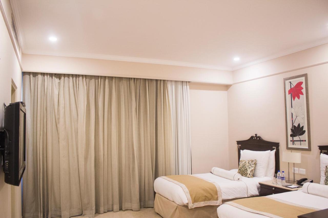 The Claridges New Delhi Hotel Екстериор снимка A room at the Taj Bengal